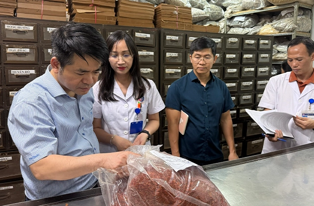 Bộ Y tế lập 15 tổ kiểm tra về dược, mỹ phẩm, y dược cổ truyền, sữa, thực phẩm, thiết bị y tế thumbnail