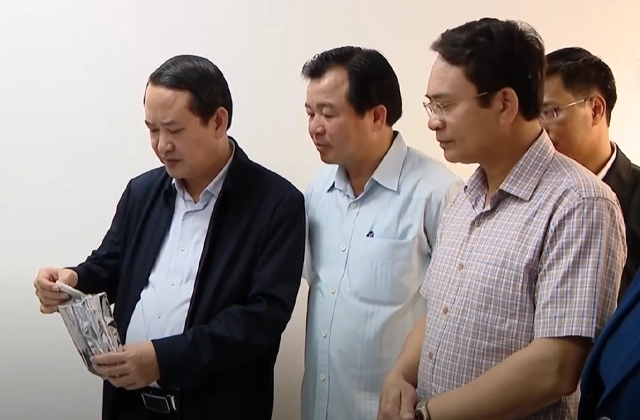 Đồng chí Phó Bí thư Thường trực Tỉnh ủy Mai Văn Tuất kiểm tra, động viên sản xuất đầu xuân Giáp Thìn image